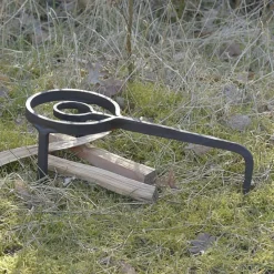 Ulfberth Middeleeuwse Langwerpige Driepoot, Handgesmeed