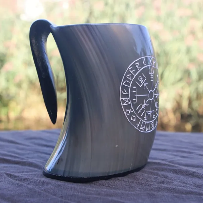 Epic Armoury Viking Hoorn Beker Vegvisir Licht 0,5L 4 Epic Armoury Viking Hoorn Beker Vegvisir Licht 0,5L - Afbeelding 2